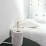 Flores Terrace Apartment