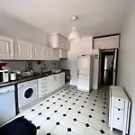 Flores Terrace Apartment