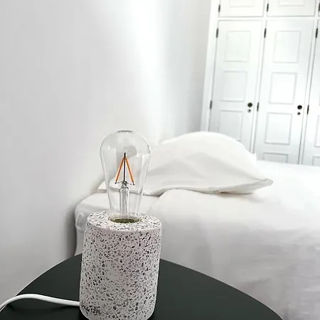 Flores Terrace Apartment