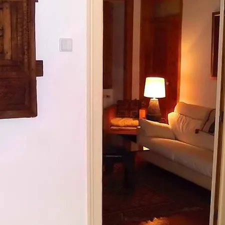 Flores Terrace Apartment *