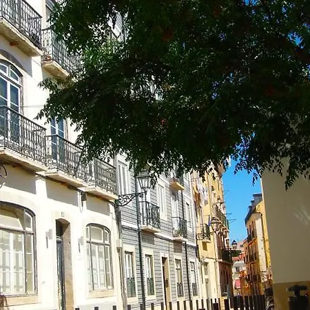 Flores Terrace Apartman *